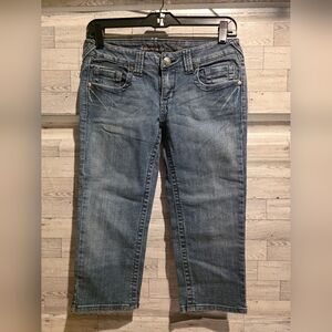 refuge Mid-Rise Cropped Jeans in Washed Blue